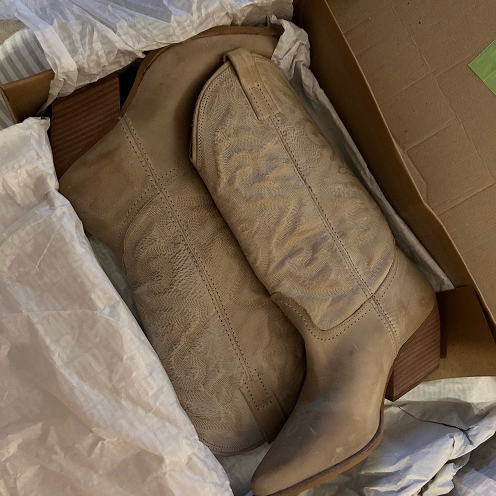 Steve Madden Western Boots — brand new in box. Never worn.